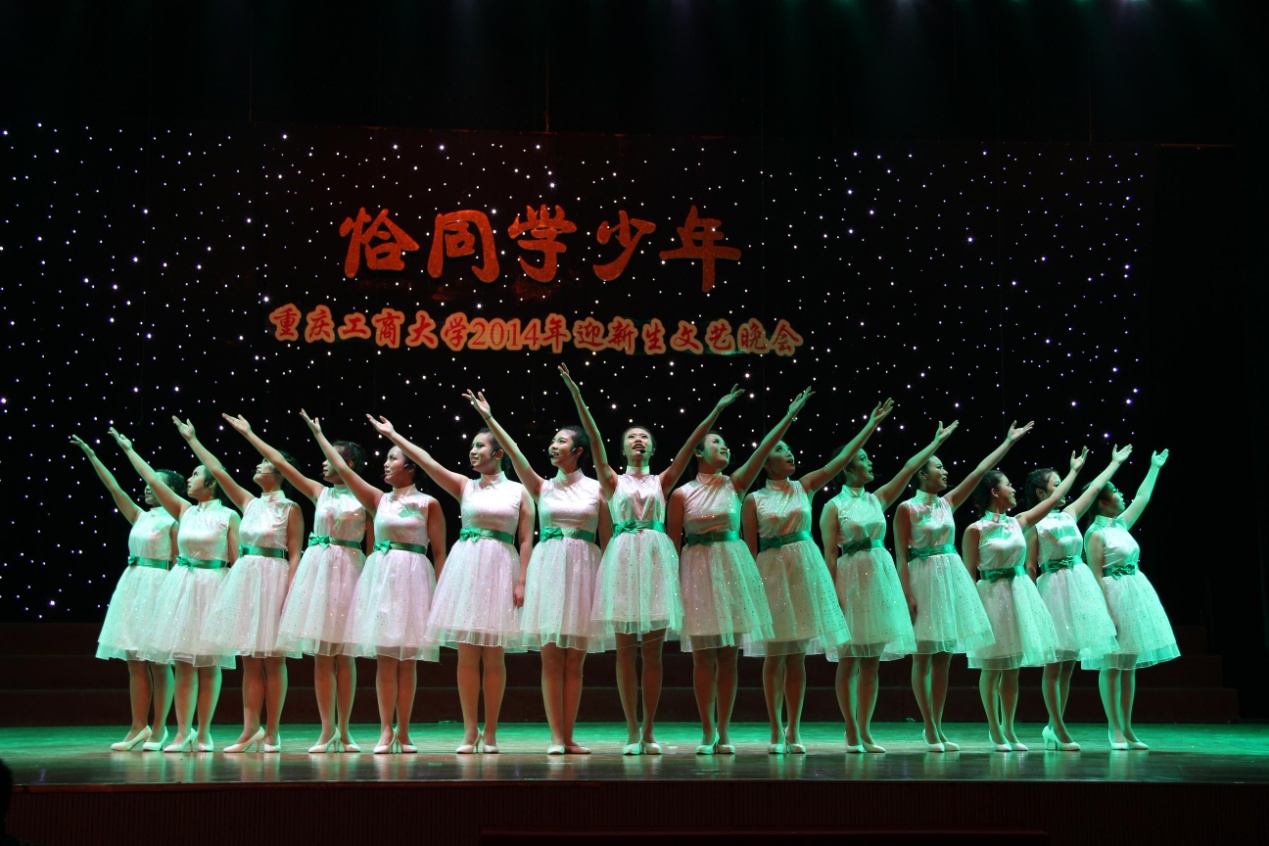 表演唱《绿叶对跟的情谊》