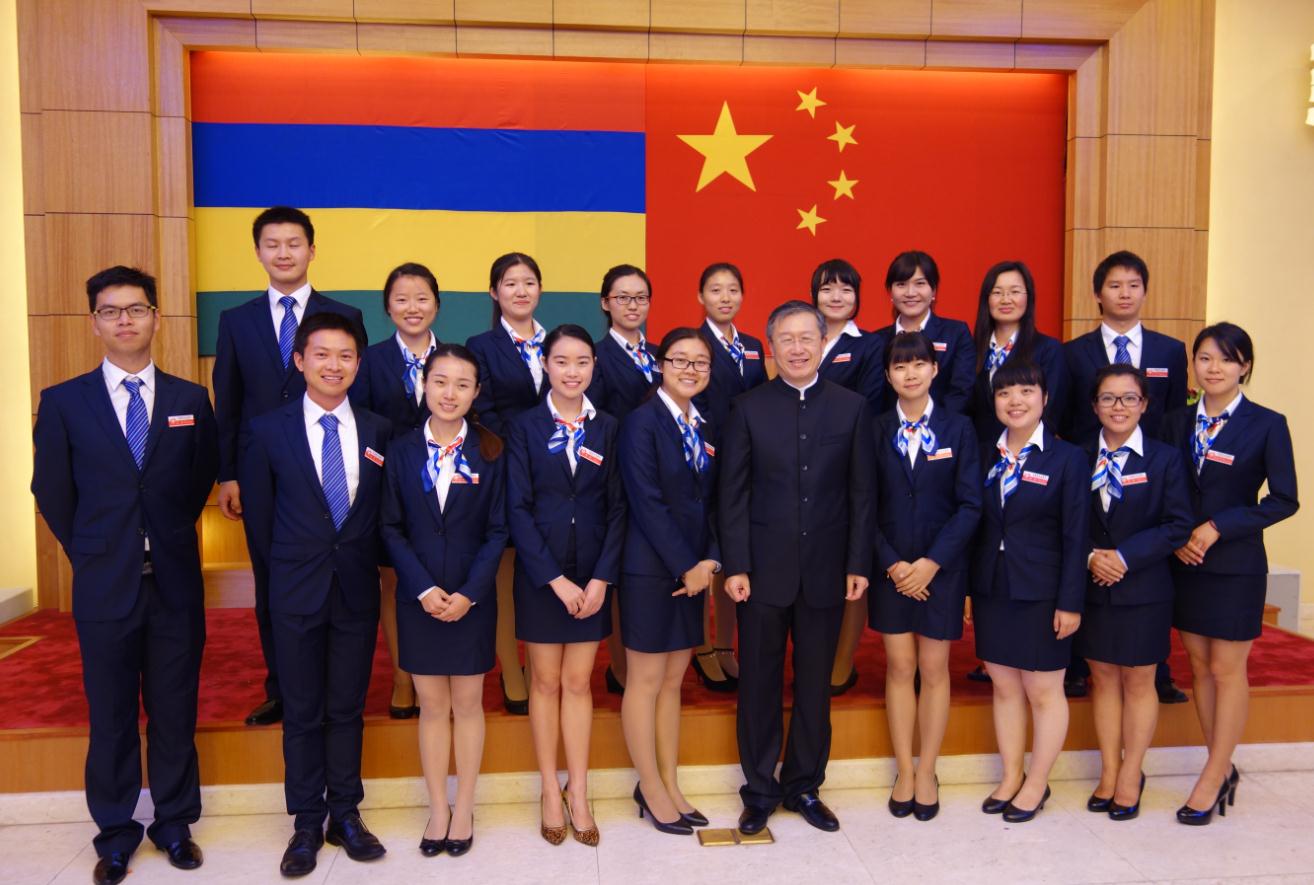 志愿者合影(第一排左起第五人为林新竹)